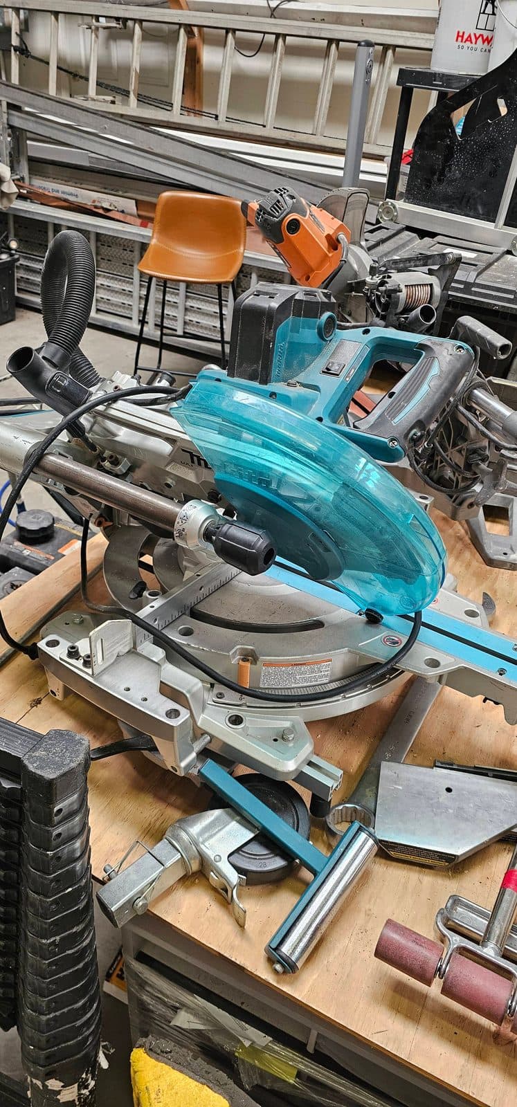 Makita Miter saw + Stand 3