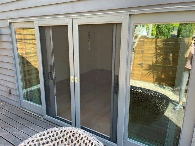 4 panel slider with screens 3