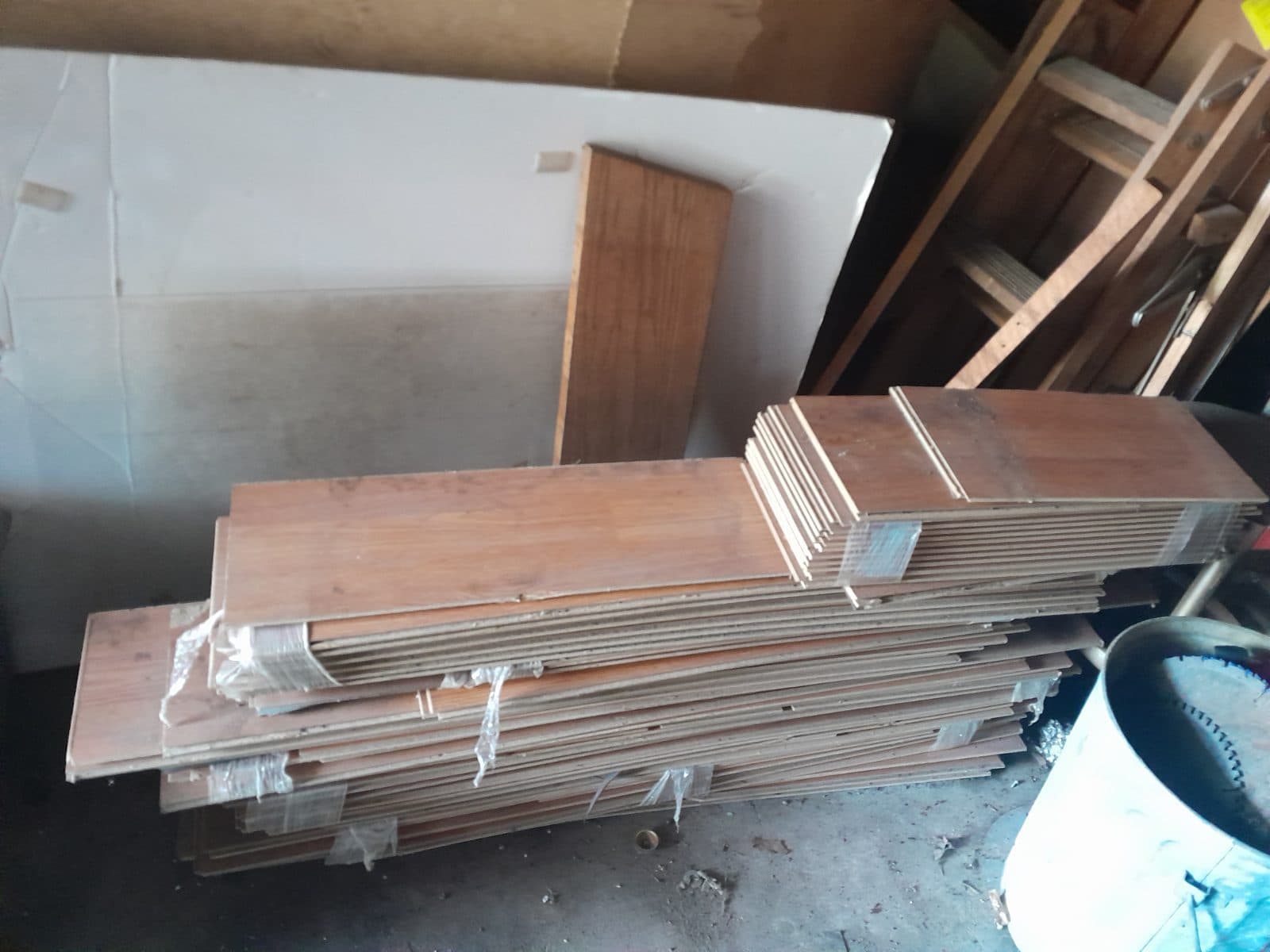 Flooring planks 