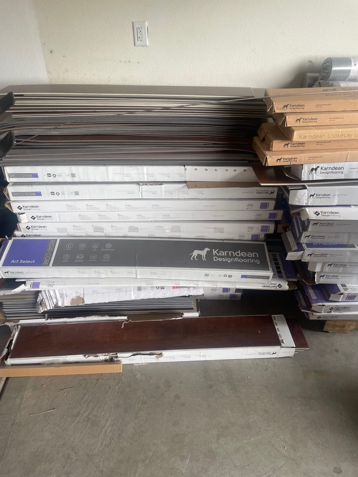2pallets kardean unopened and open boxes of wood vinyl flooring  3