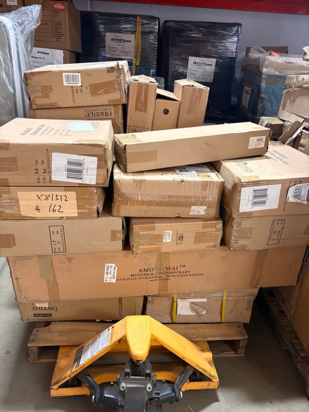8 Pallets of Door Hardware, Mailboxes, and Home-Improvement Supplies- bulk 3