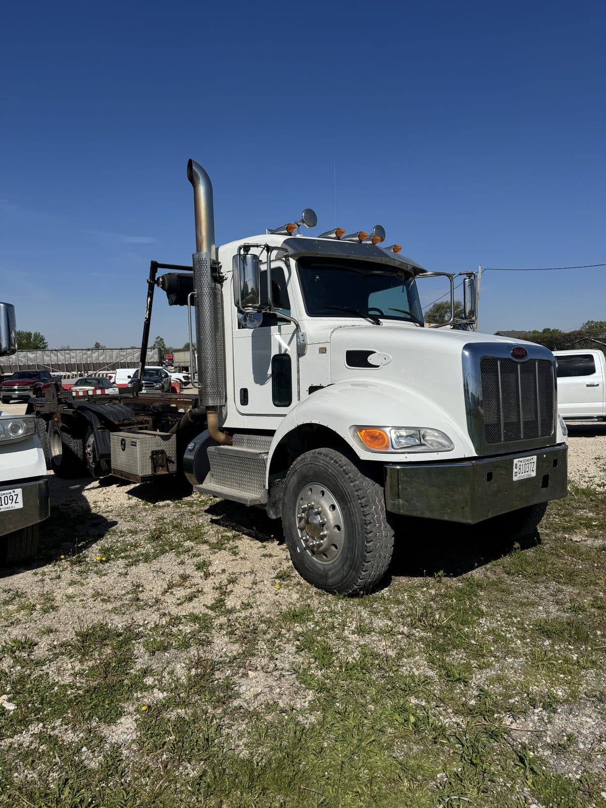2017 Peterbilt 348 roll off truck 2