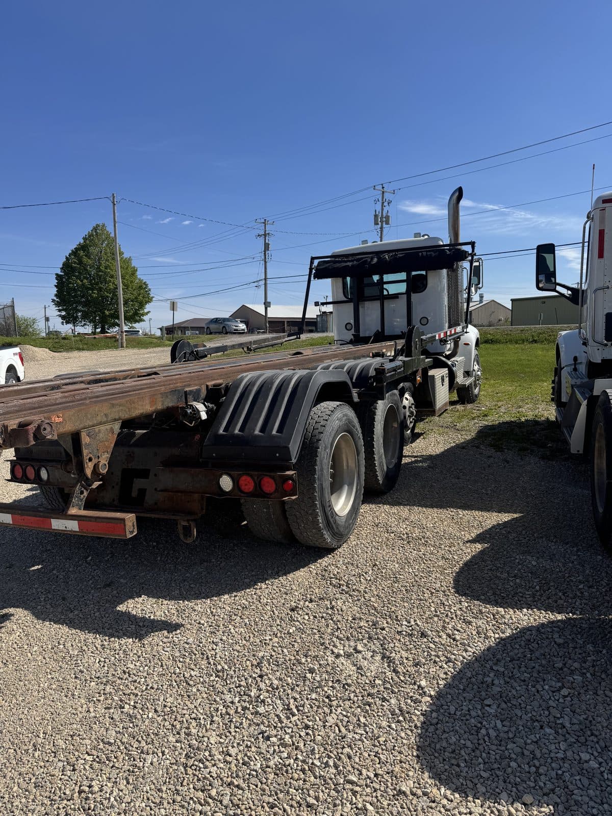 2017 Peterbilt 348 roll off truck 4