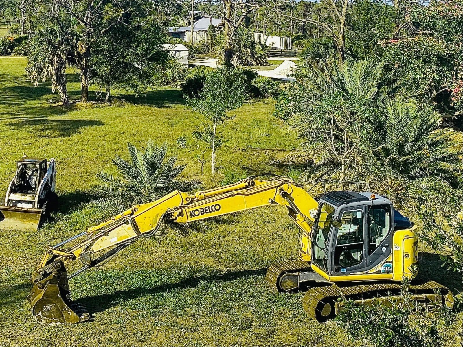 KOBELCO SK140SRLC-5 EXCAVATOR