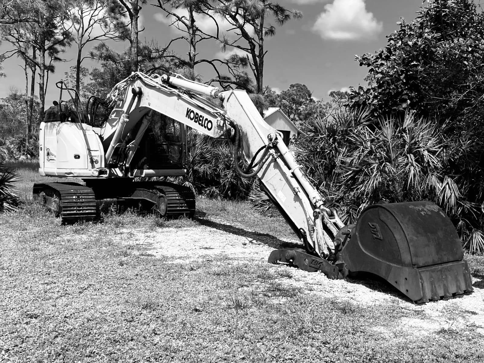 KOBELCO SK140SRLC-5 EXCAVATOR 3