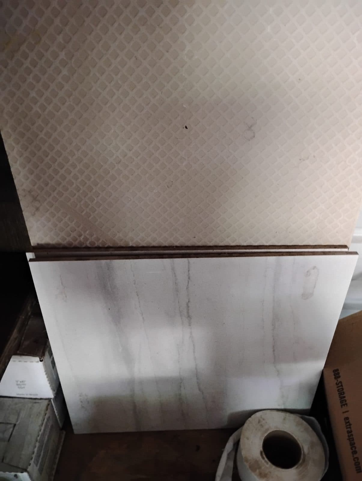 Ceramic tile for wall and floor and have back.splash as well with few other materials that are included 3