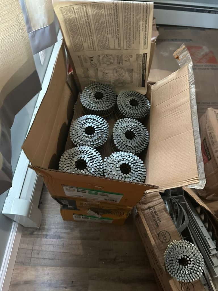 10800x Bostitch 2.5in Coil Siding Nails NEW - Mastic