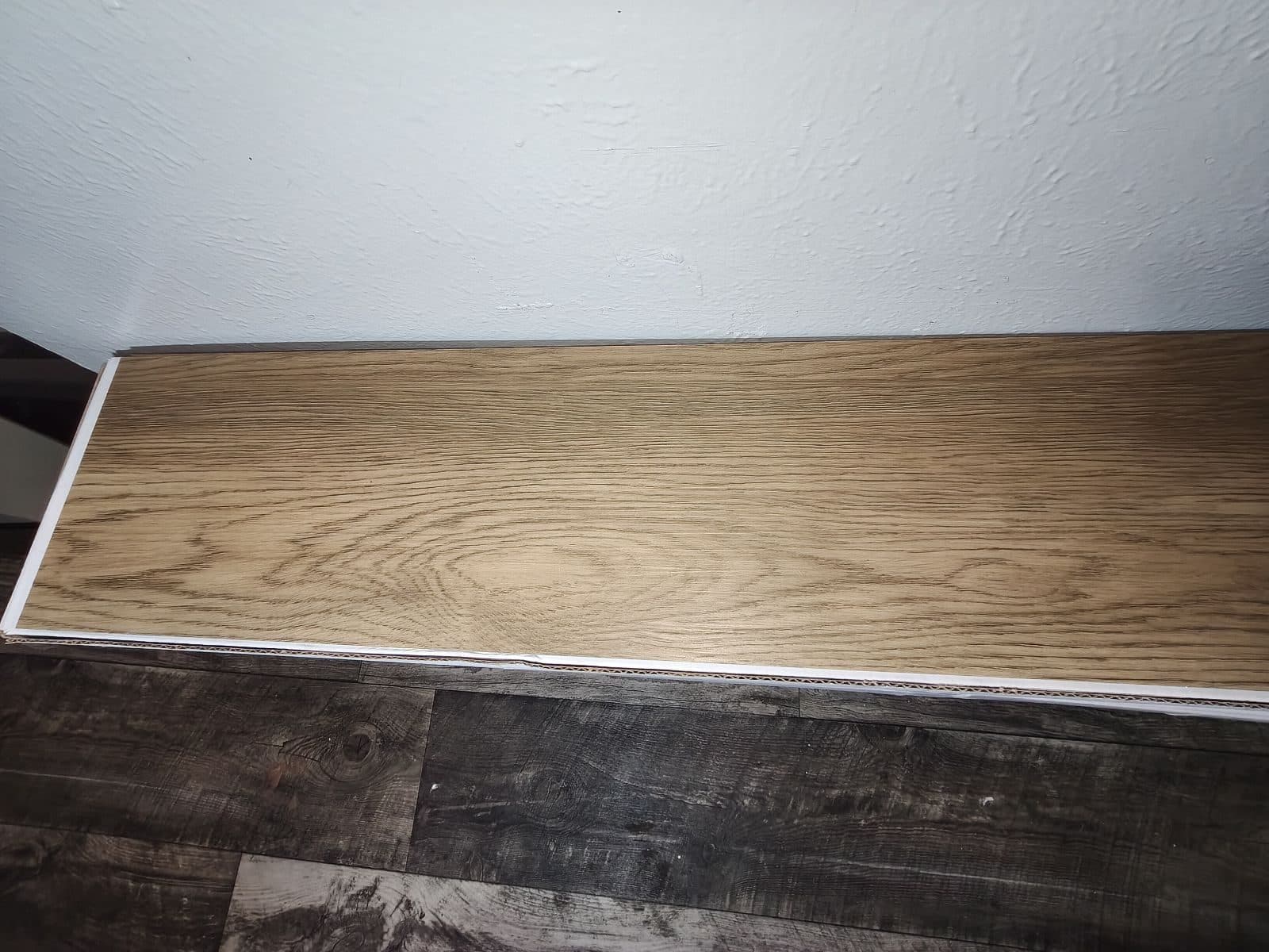15 cajas cerradas de Piso de Vinilo de Lujo (LVT) marca Shaw Floors. 2