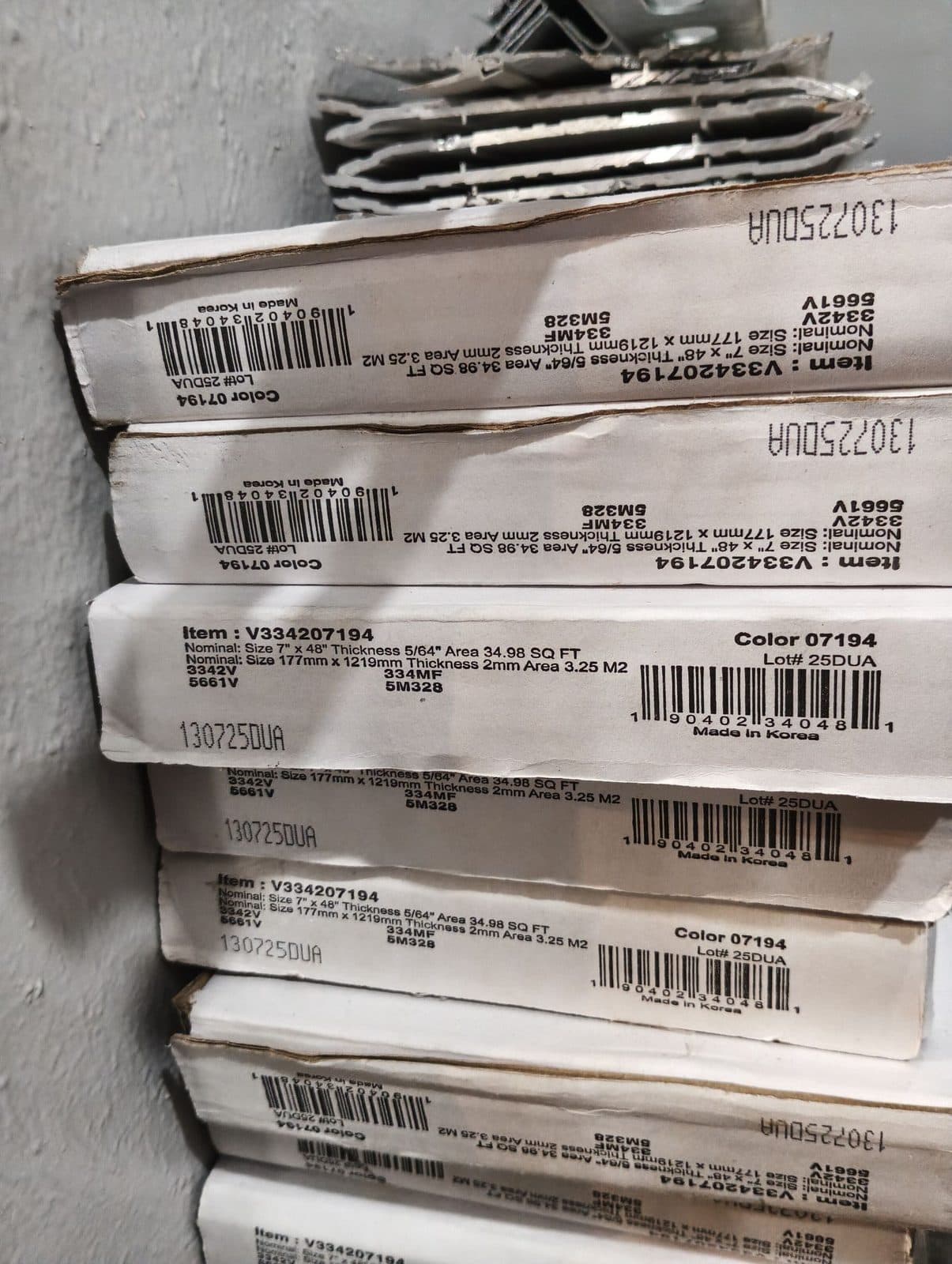15 cajas cerradas de Piso de Vinilo de Lujo (LVT) marca Shaw Floors. 4