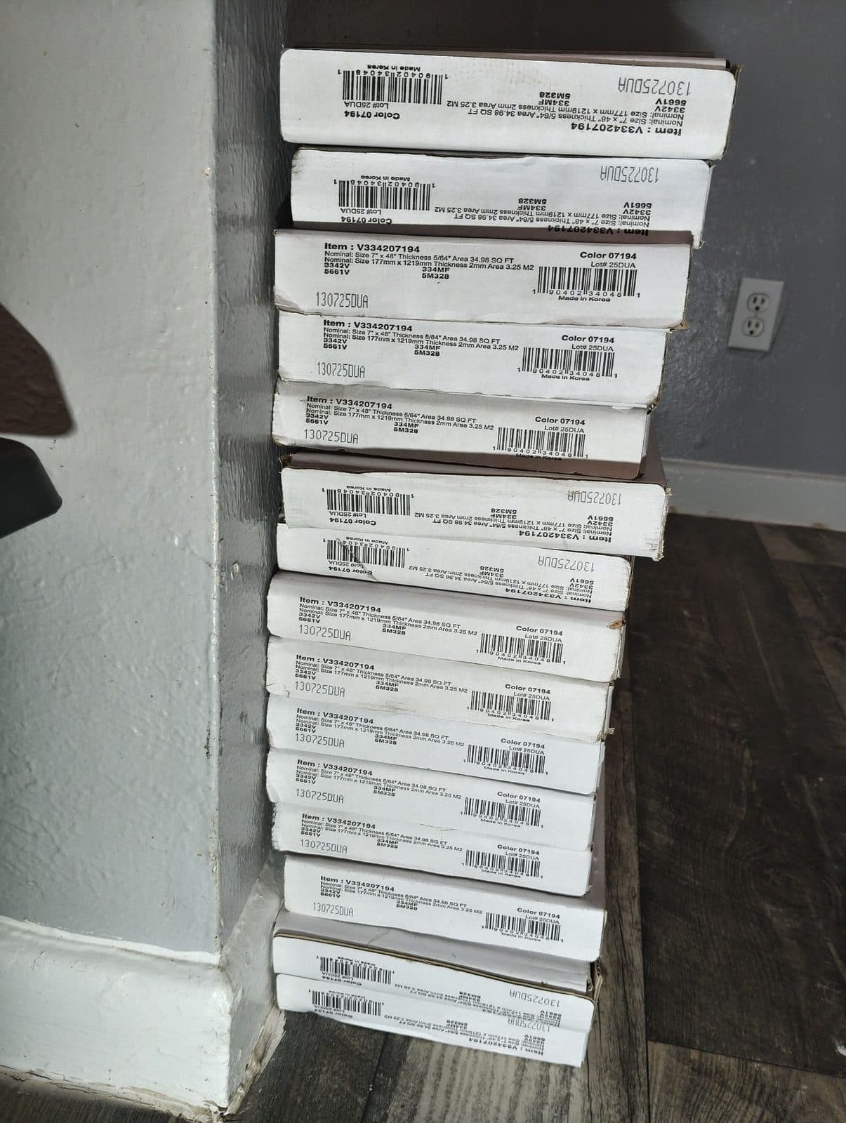 15 cajas cerradas de Piso de Vinilo de Lujo (LVT) marca Shaw Floors. 7