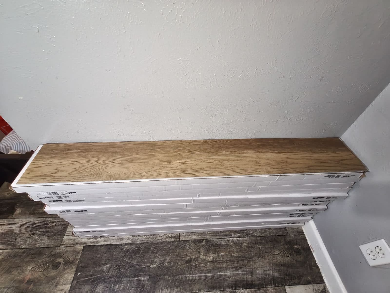15 cajas cerradas de Piso de Vinilo de Lujo (LVT) marca Shaw Floors. 8