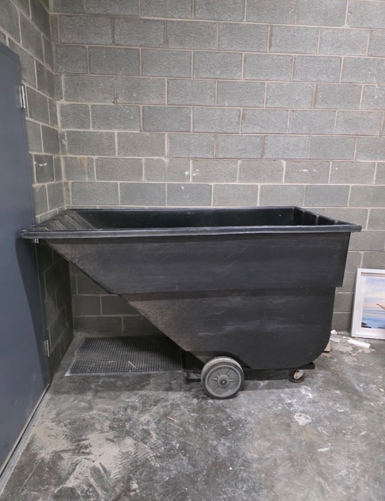 INDUSTRIAL TILT TRUCK / HEAVY-DUTY ROLLING CART