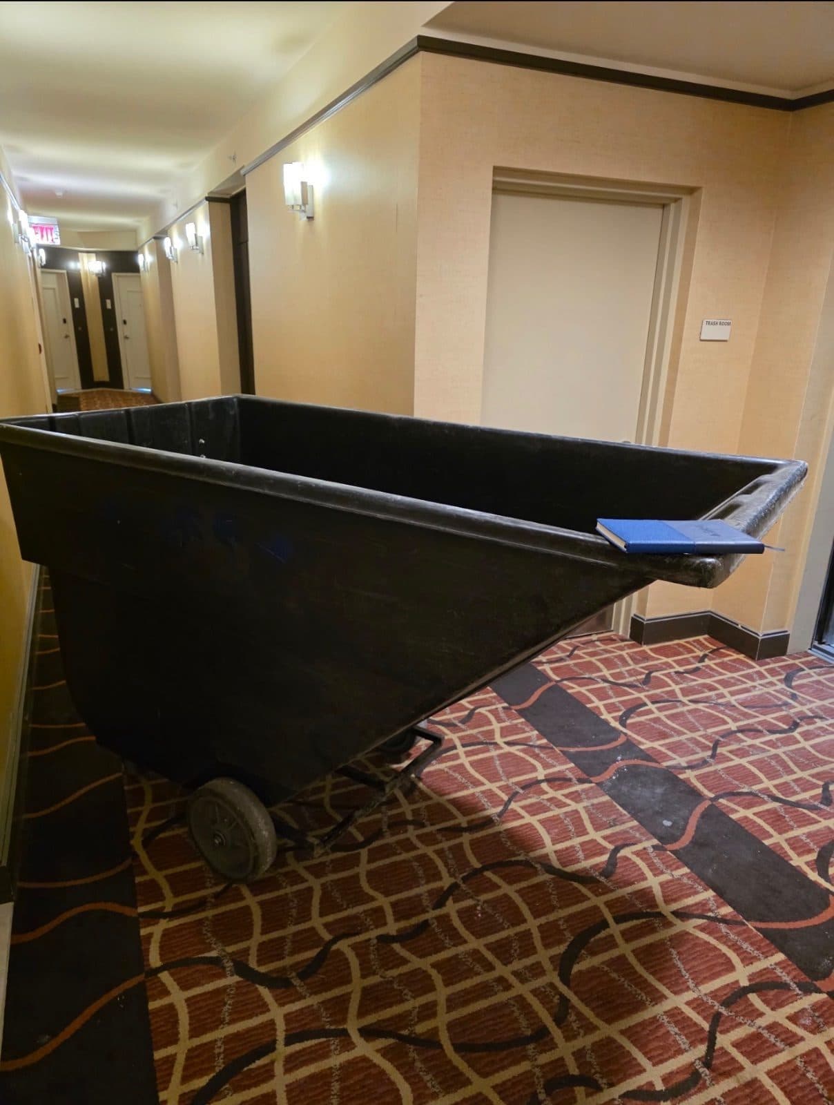 INDUSTRIAL TILT TRUCK / HEAVY-DUTY ROLLING CART 2