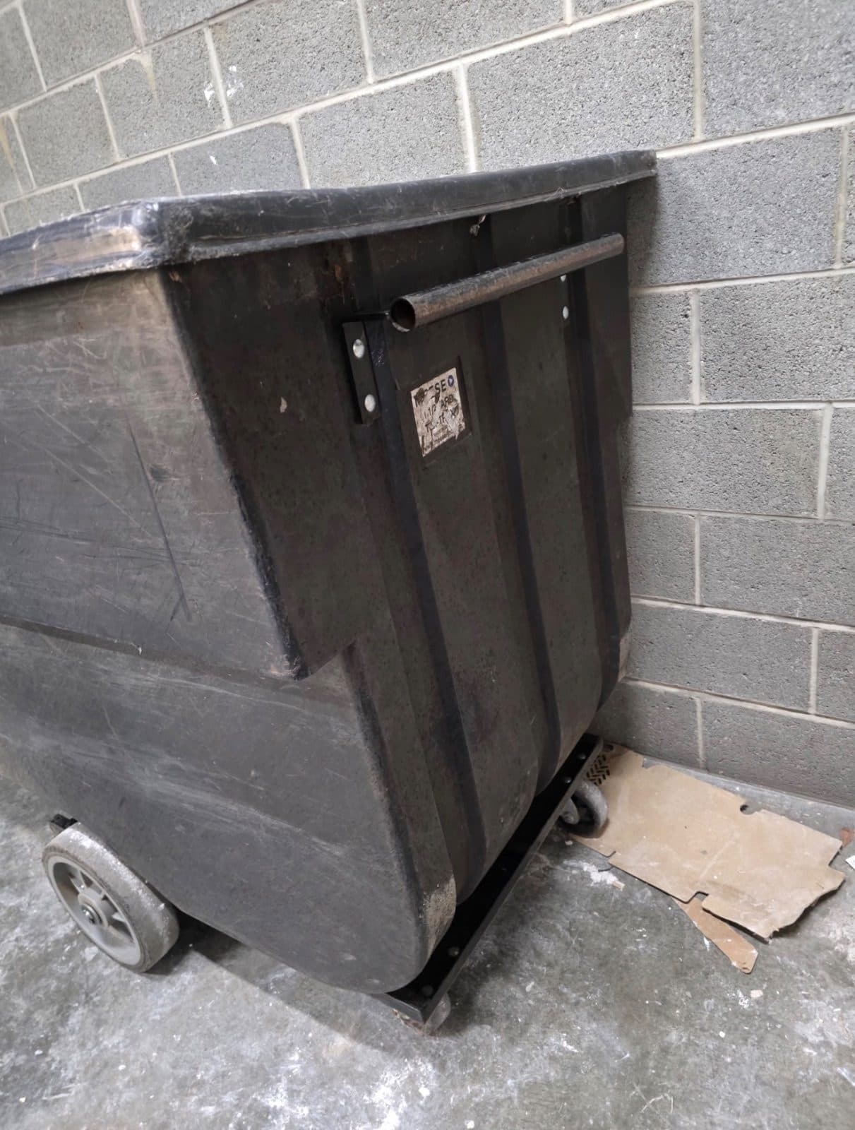 INDUSTRIAL TILT TRUCK / HEAVY-DUTY ROLLING CART 3