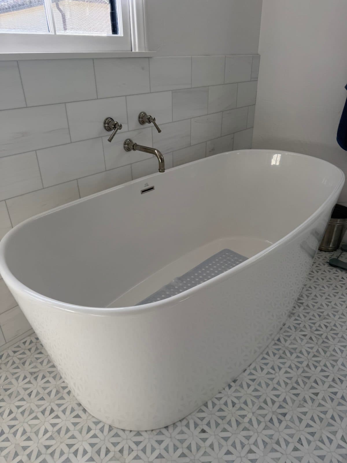 Freestanding bathtub 3