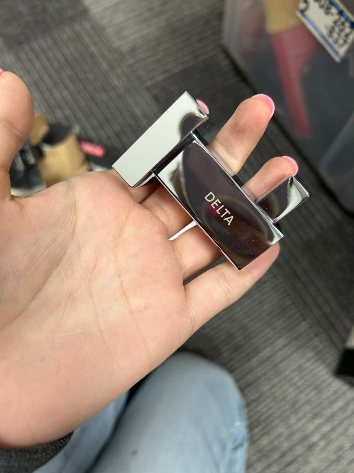 Delta robe hook 3