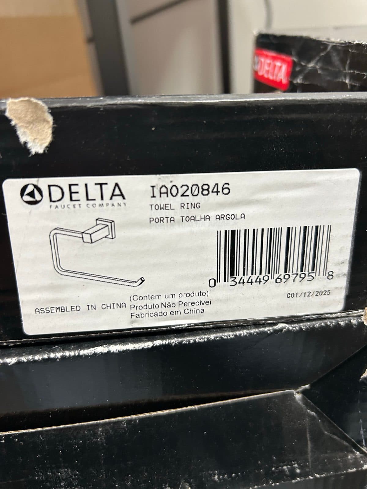 Delta Towel ring