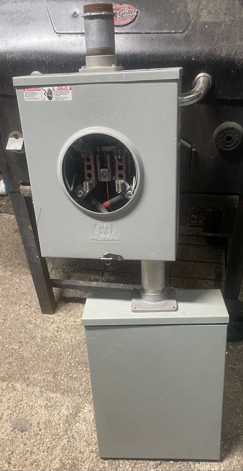 Outdoor circuit main breaker panel
