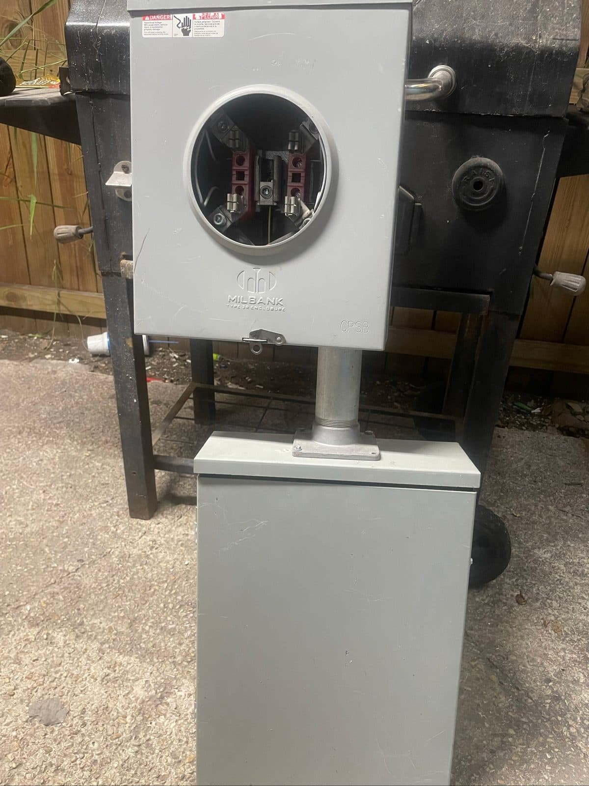 Outdoor circuit main breaker panel 2
