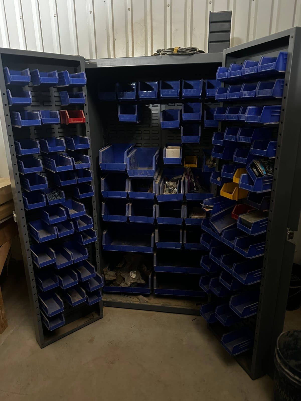 Global Heavy Duty Bin Closet