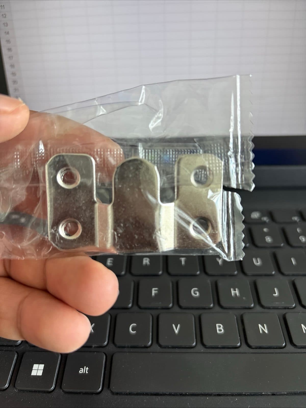 NEW Stainless Steel Interlocking Flush Mount Brackets (Z Clips) – 2,000 pcs Bulk Lot
