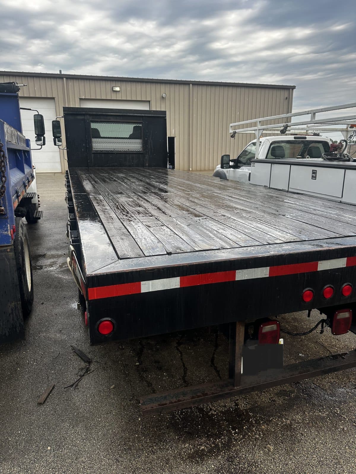 2011 International Durastar 4400 24ft Flatbed 2