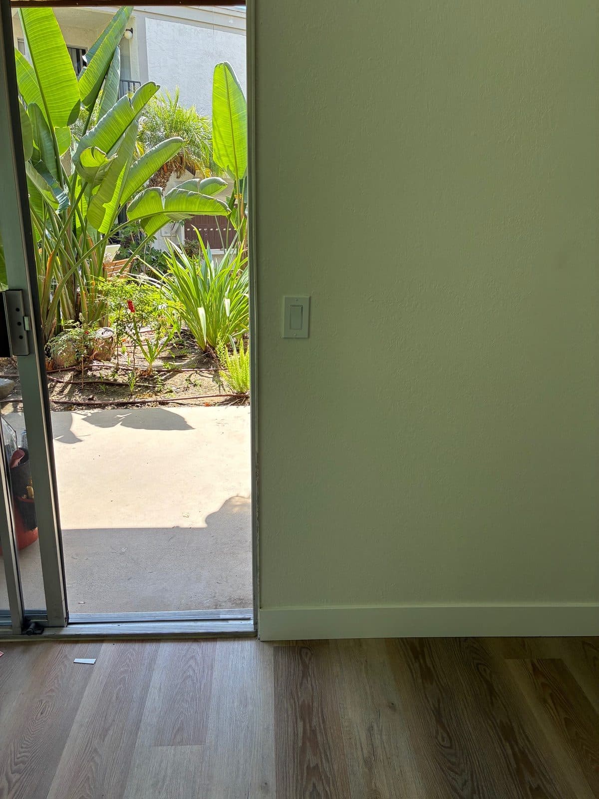Roughly 400 windows in 3 different sizes. 160 sliding glass doors in 2 sizes 2