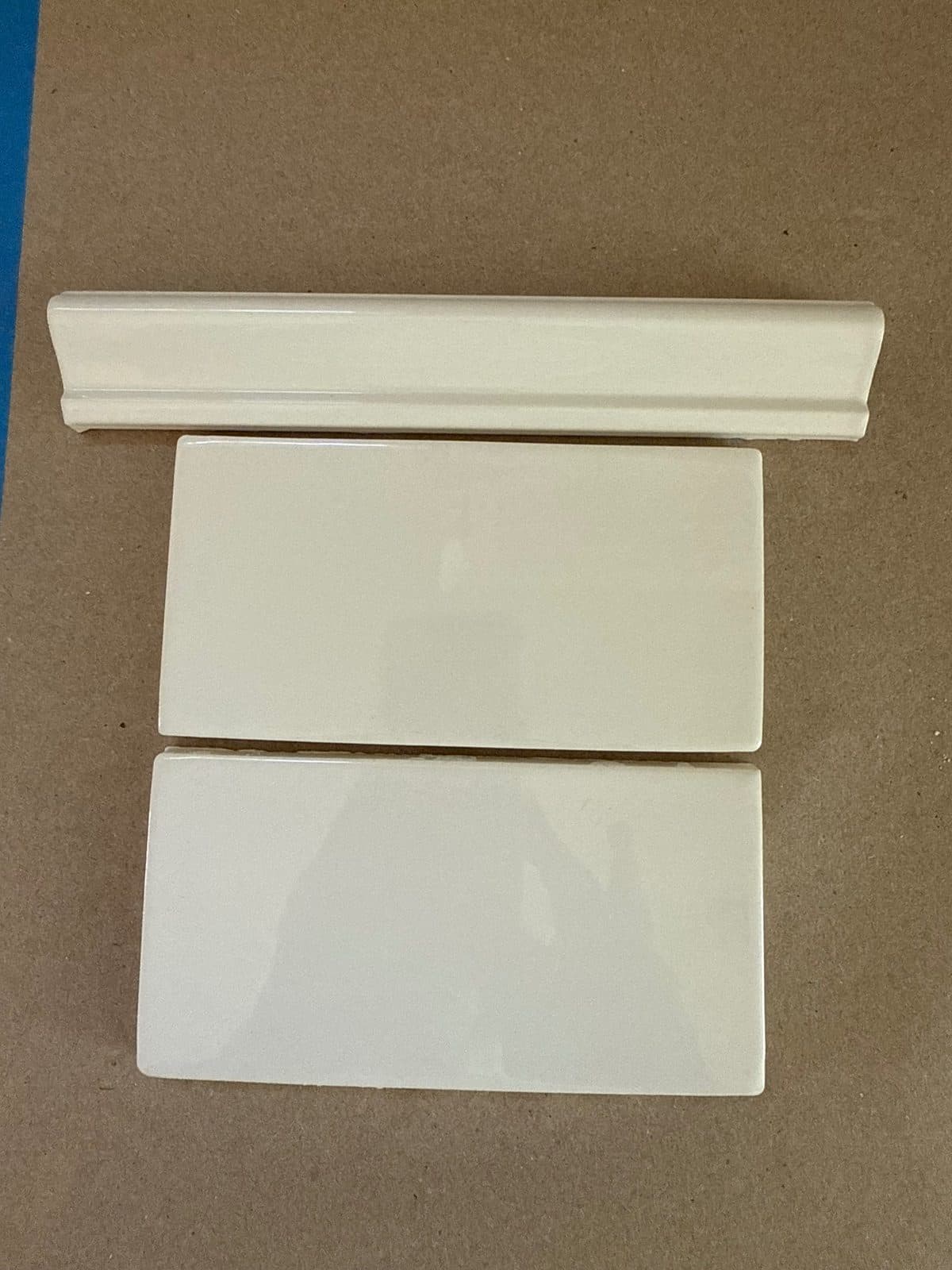 Sonoma Stellar subway tile Blanco with chair rail and edge trim