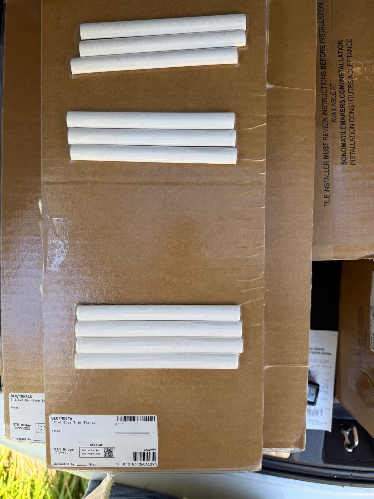 Sonoma Stellar subway tile Blanco with chair rail and edge trim 5