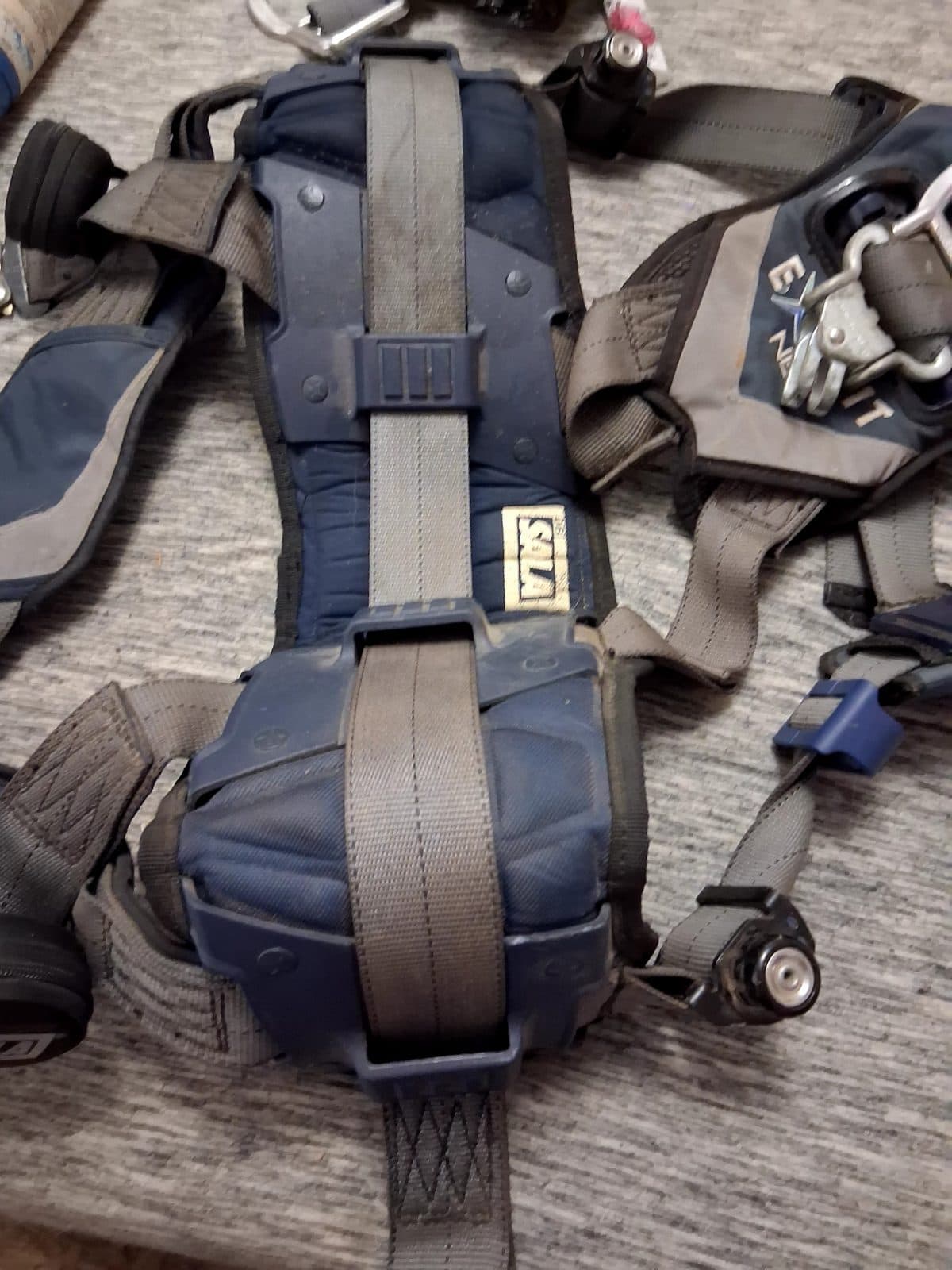 Title: 3M DBI-SALA ExoFit NEX Plus Safety Harness