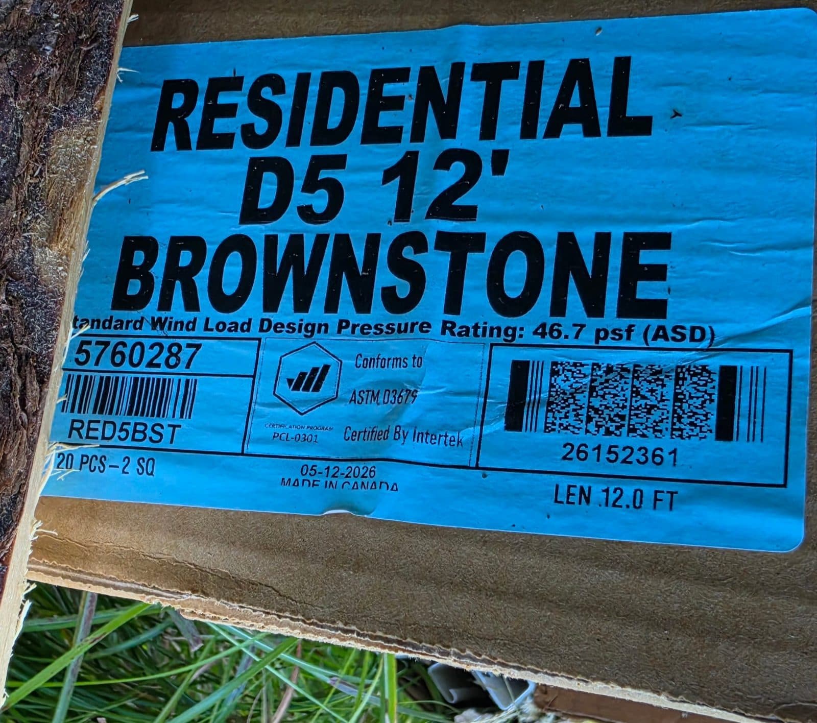 Brand New Royal Vinyl Siding – D5 Lap & Cedar Shake (Brownstone & Linen)