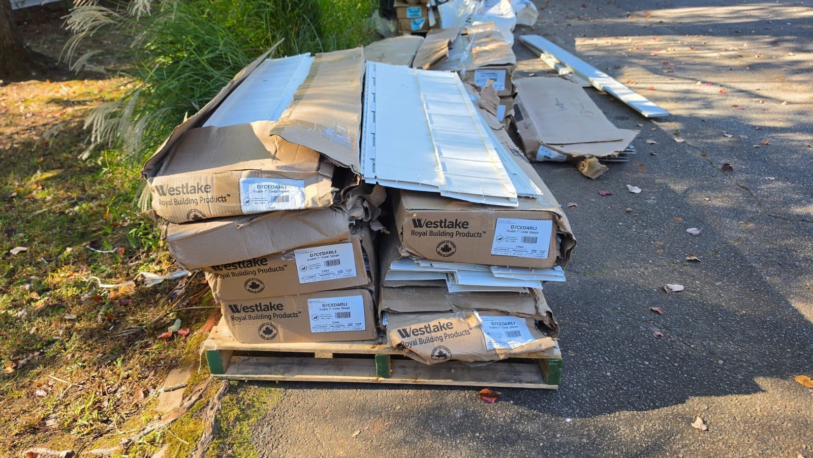 Brand New Royal Vinyl Siding – D5 Lap & Cedar Shake (Brownstone & Linen) 3