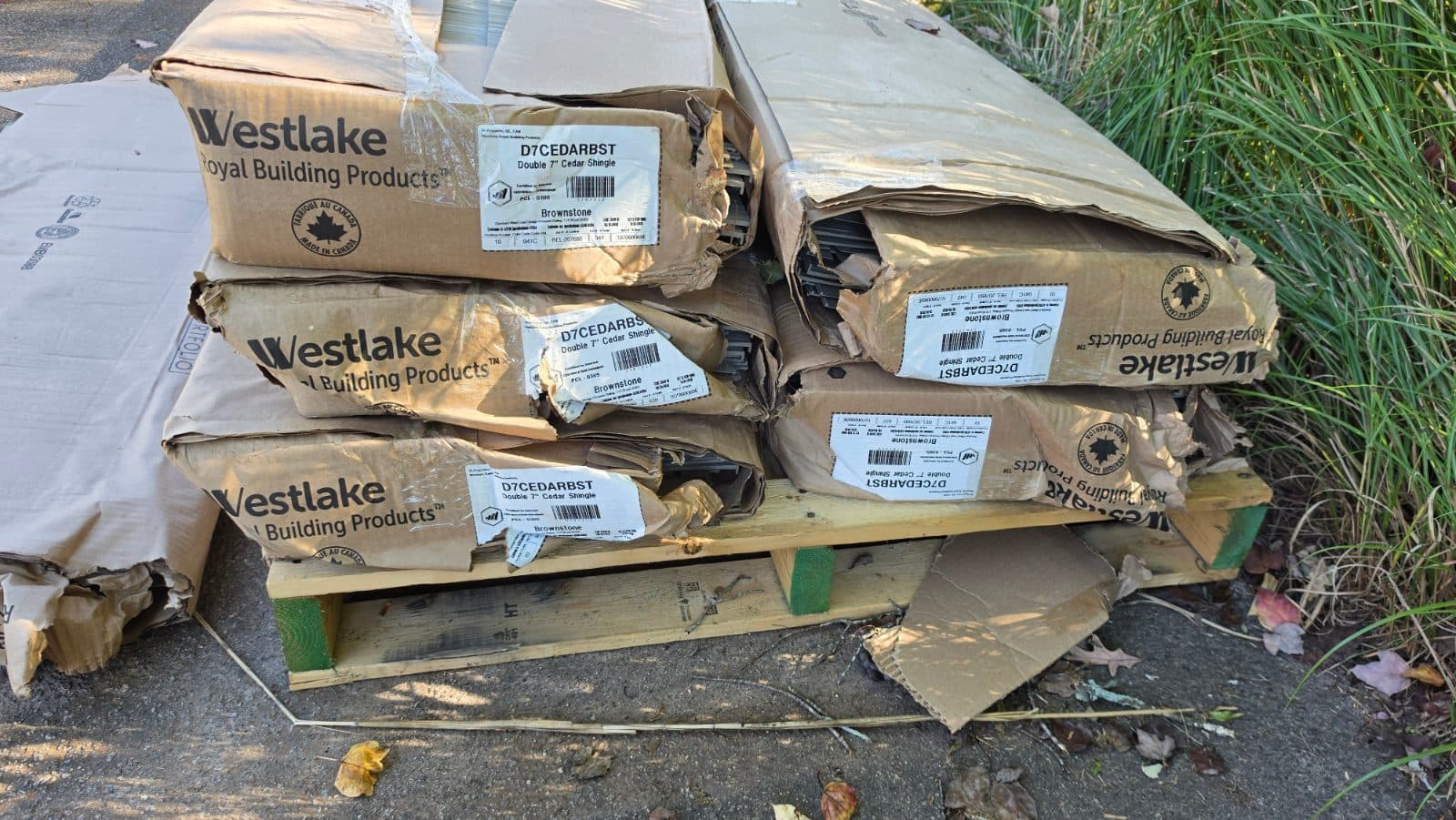 Brand New Royal Vinyl Siding – D5 Lap & Cedar Shake (Brownstone & Linen) 2