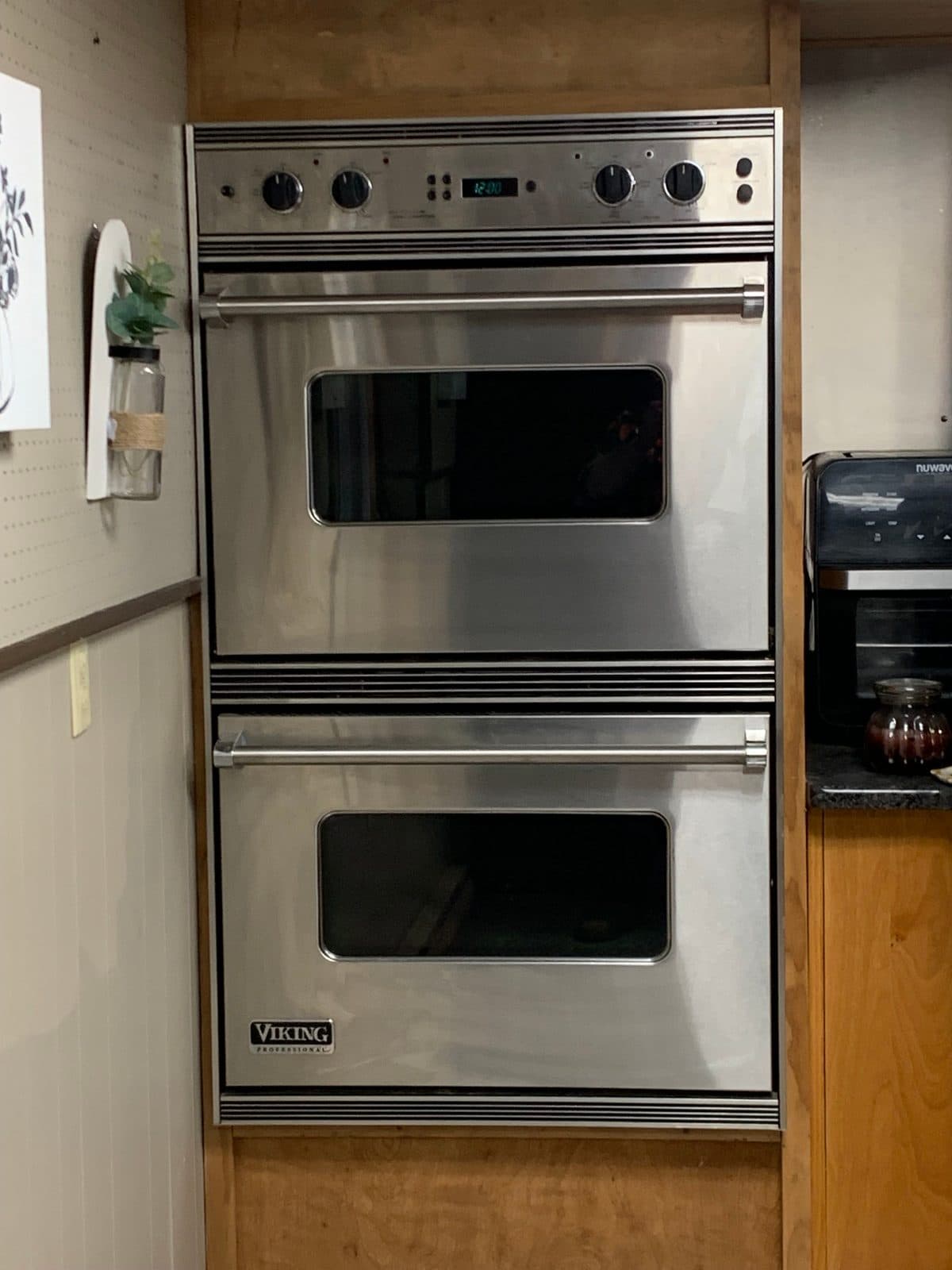 2-Viking ovens, 1 drop ceiling approximately 1700 to 2000 sq ft