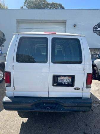 2009 Ford Van 3