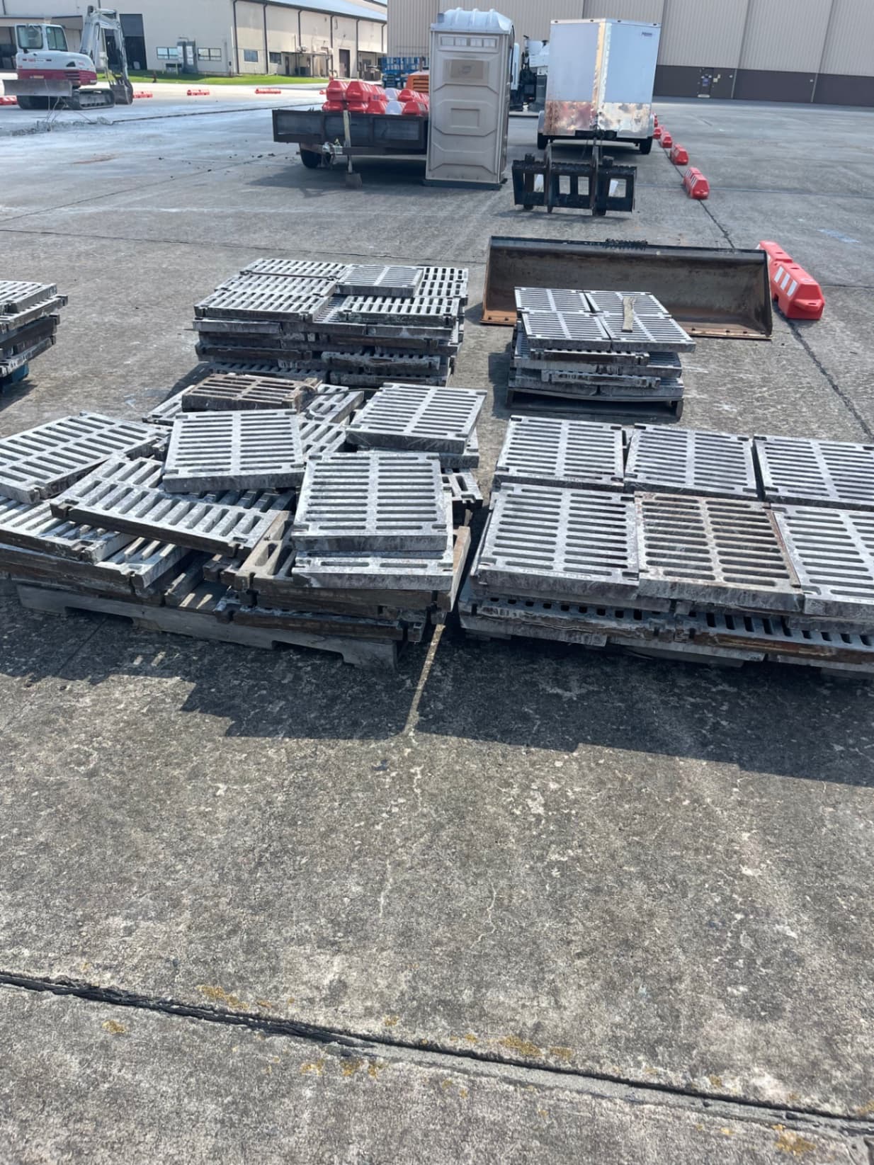 17" Wide Bolted Neenah R-4999-EX Series Trench Grate 5