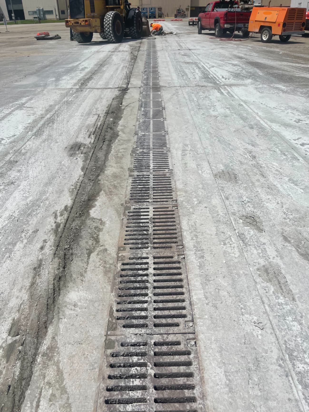 17" Wide Bolted Neenah R-4999-EX Series Trench Grate 7