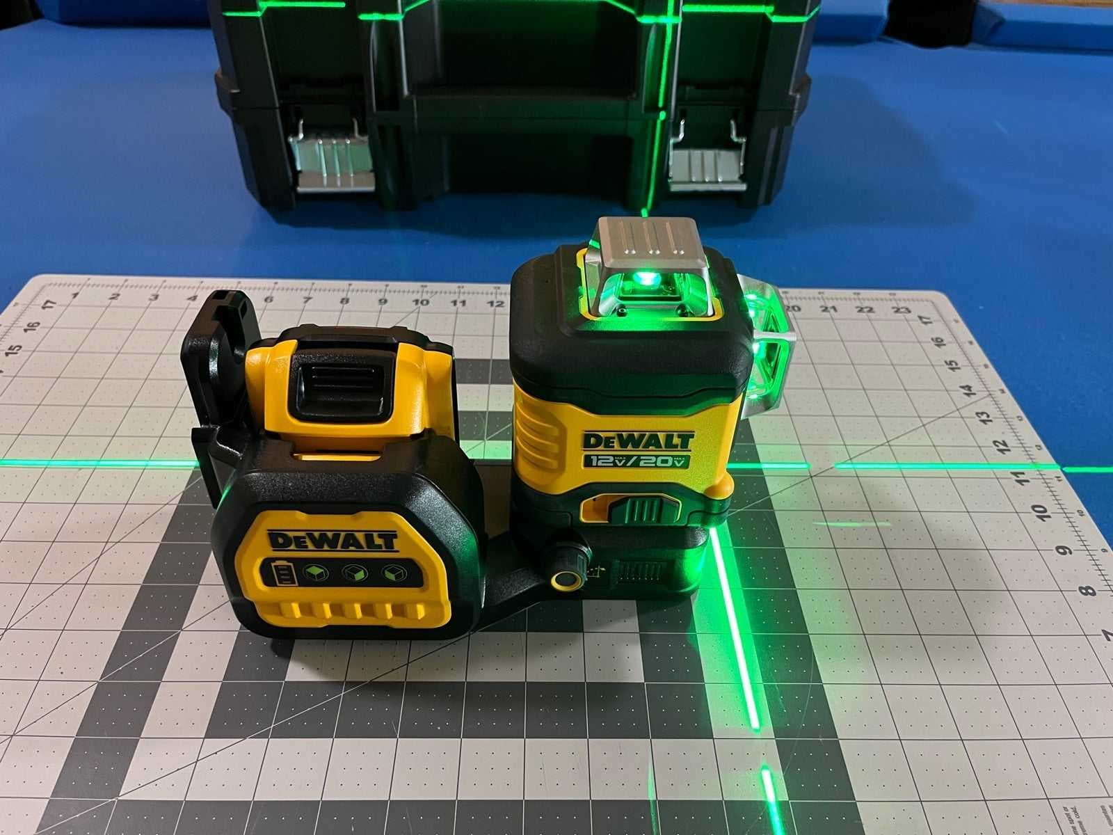 DeWalt 20v Max 3 x 360 Green Beam Line Laser 4