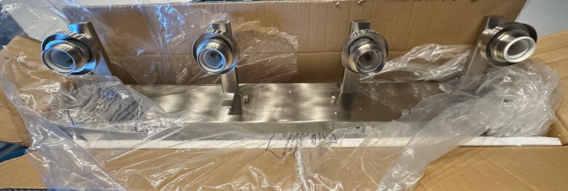 4 Bulb BATHROOM LIGHT FIXTURE