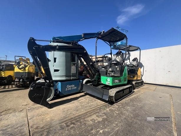 2017 DEERE 17G