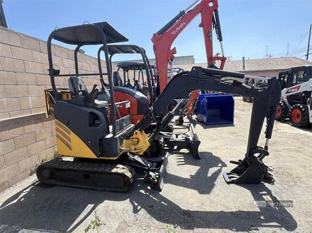2010 DEERE 17D