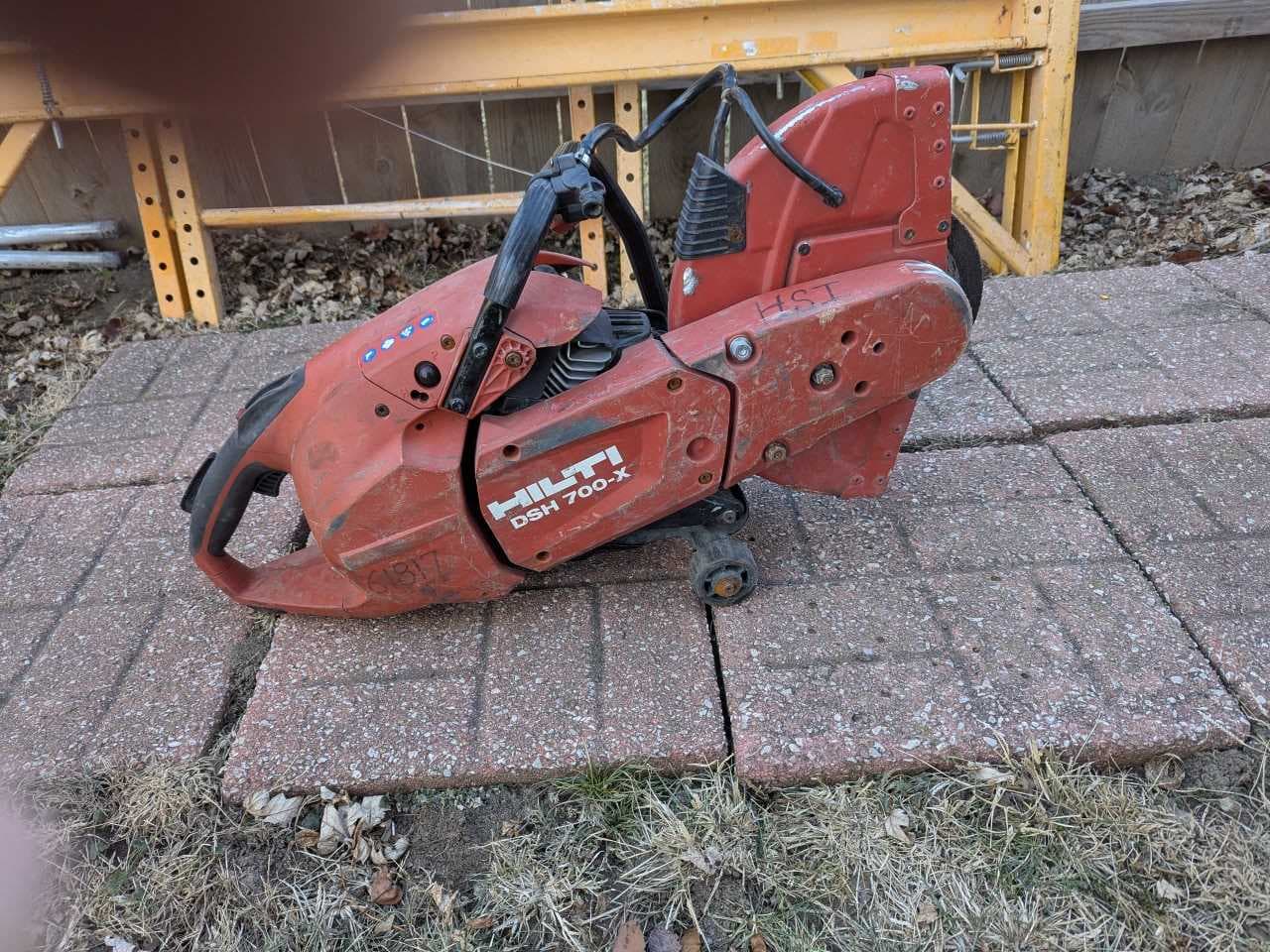 Hilti "dsh700x" 14inch gas powered concrete saw