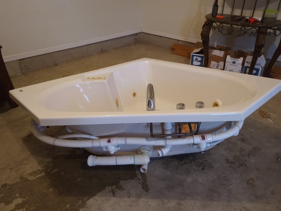 Jacuzzi Corner Bathtub with Jets (motor included) 3