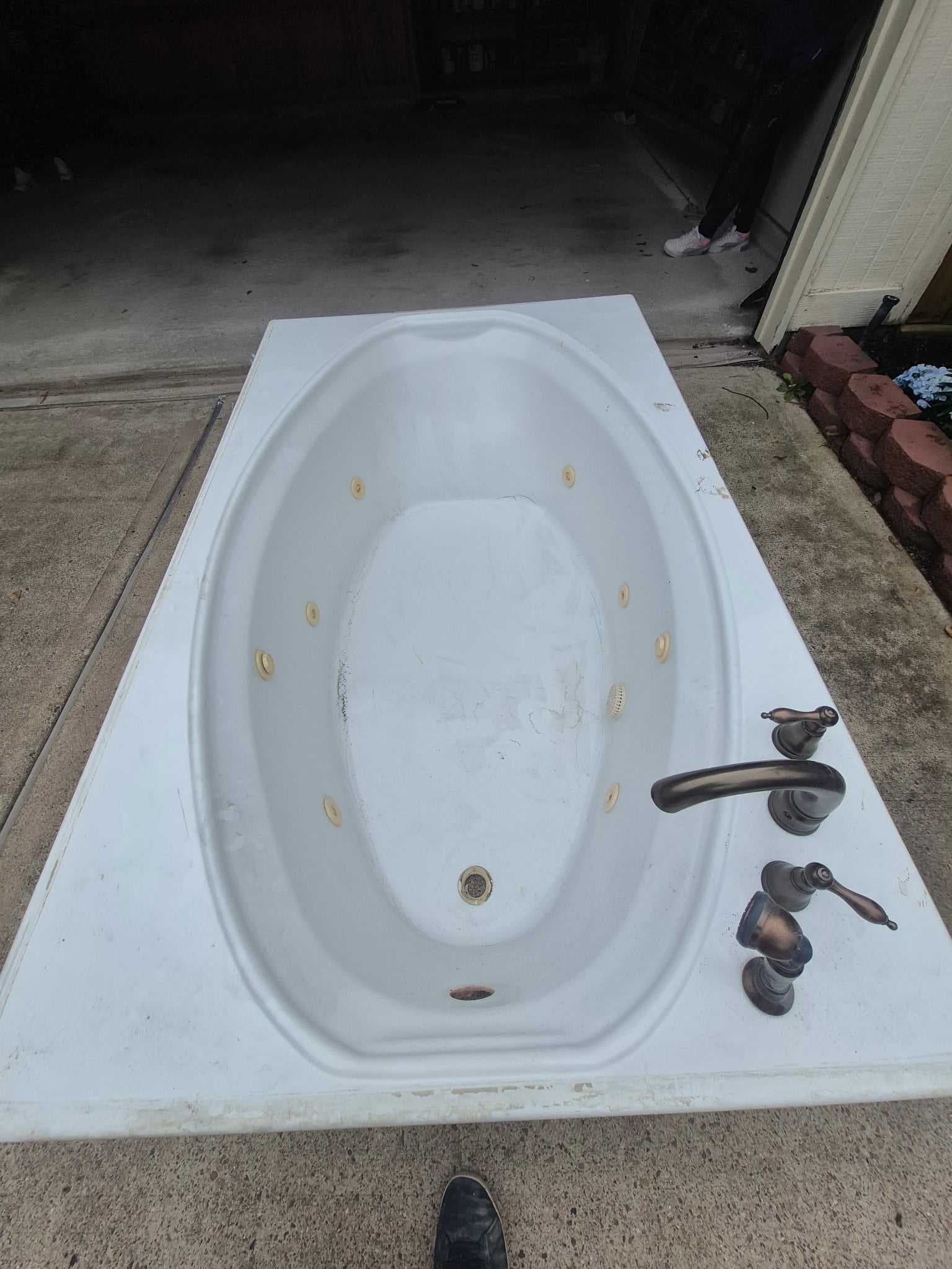 Bathroom counter tops and undermount sinks and whirlpool jacuzzi run with motor and fixtures 5