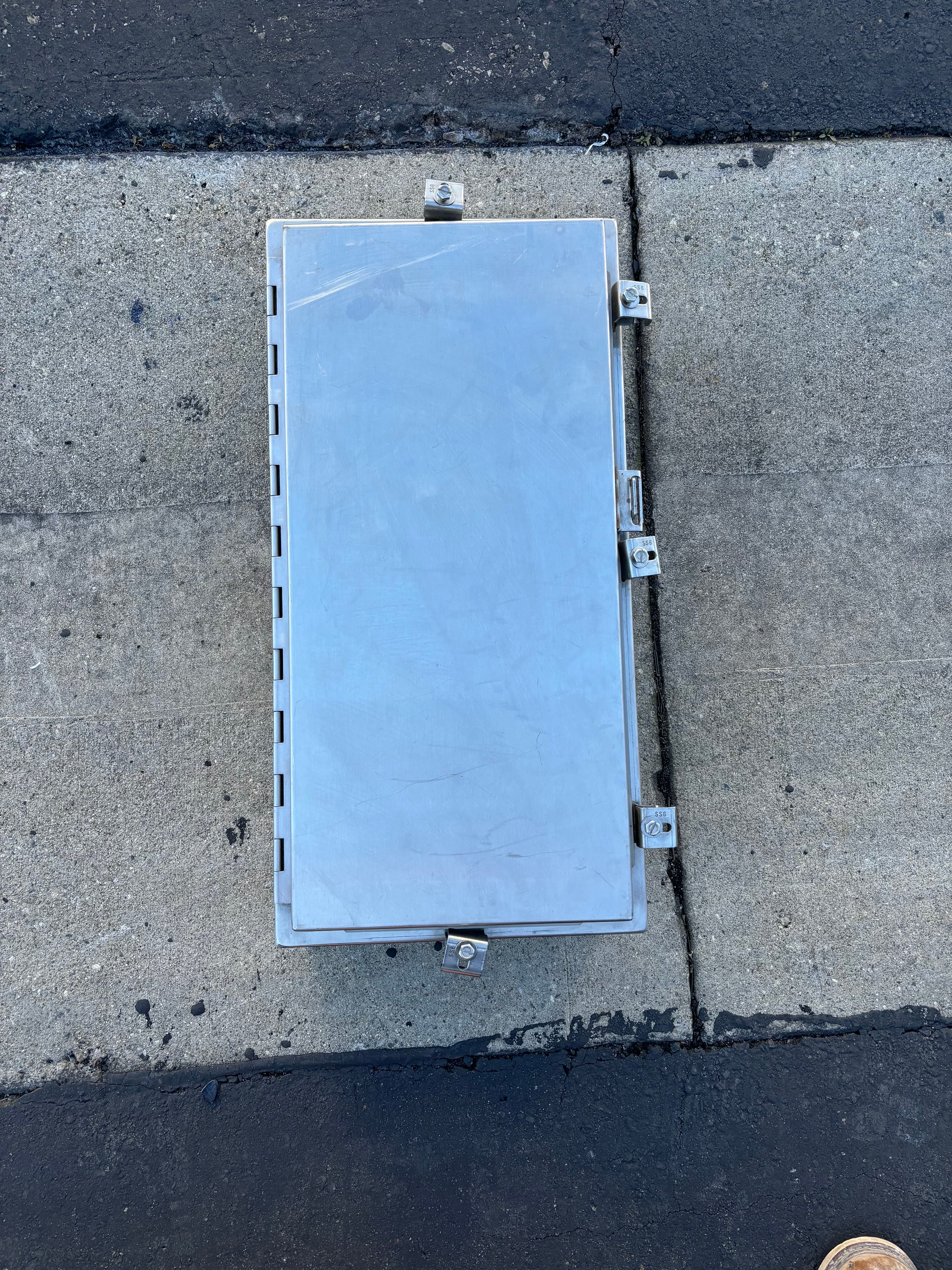 B-LINE 24126-4XS TYPE 4X STAINLESS 3
