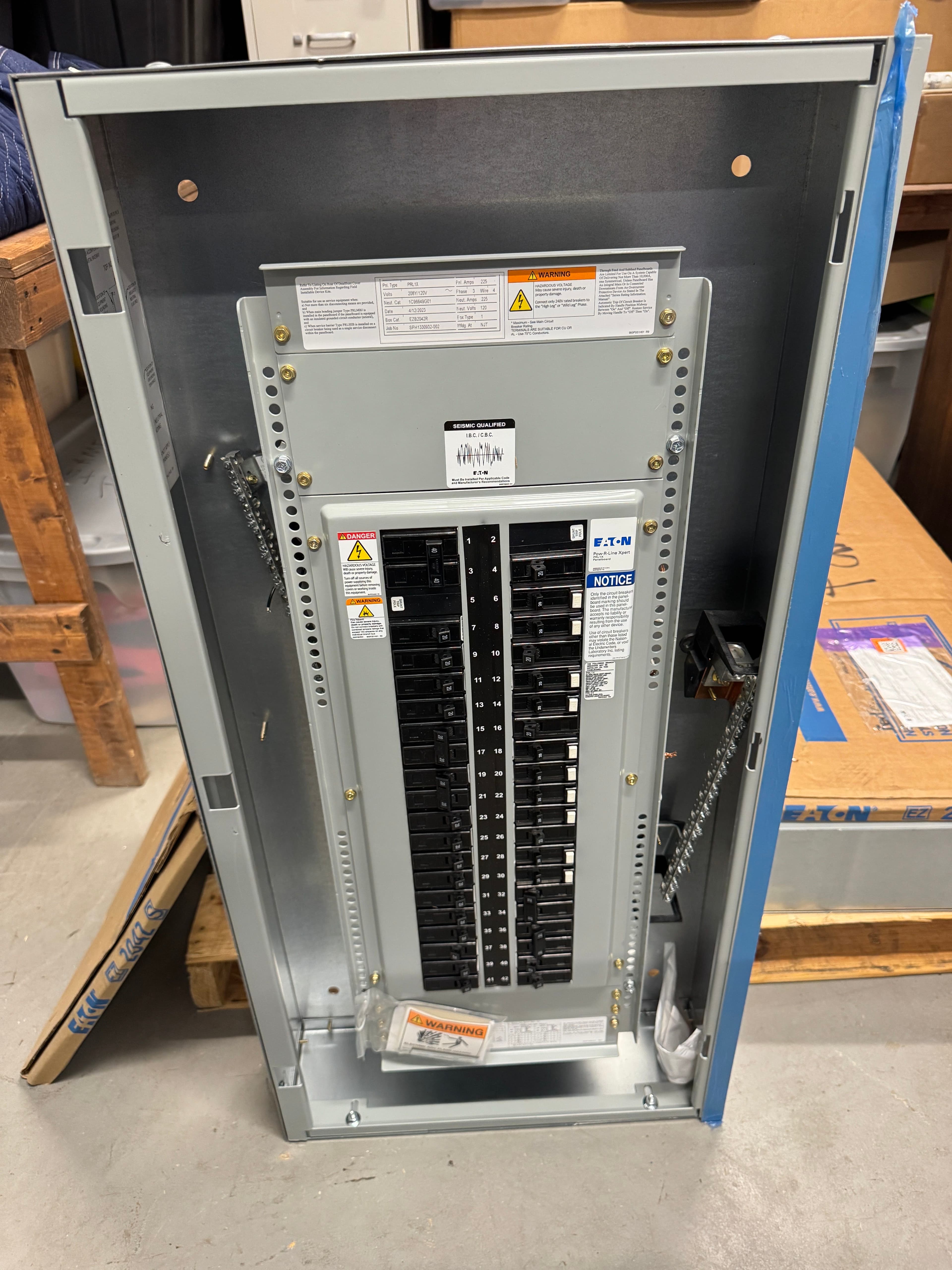 225amp 208/120v 3ph 4w Eaton panelboard