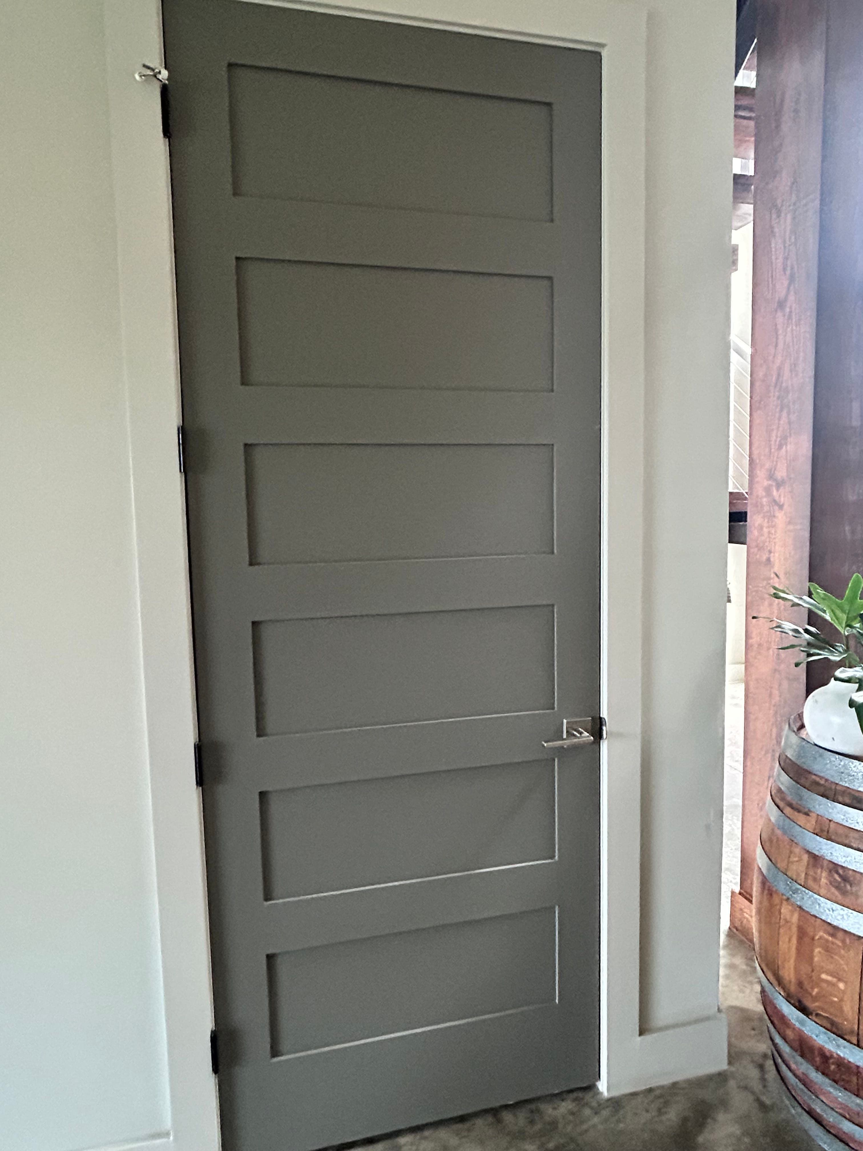 Interior 8ft x 32 Modern Doors / MDF - Nice!