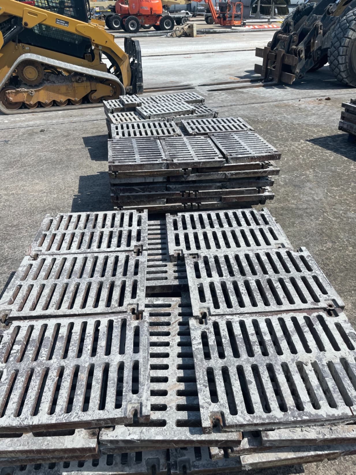 17" Wide Bolted Neenah R-4999-EX Series Trench Grate 4