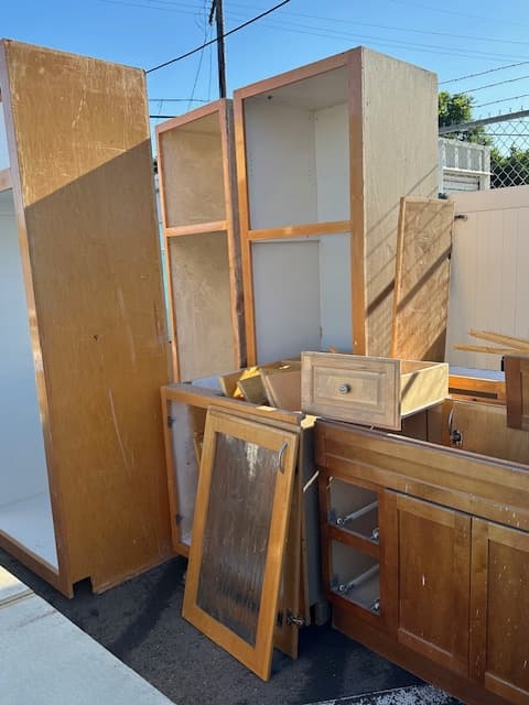 BUILDING & CONSTRUCTION MATERIALS - Items for FREE and FOR SALE