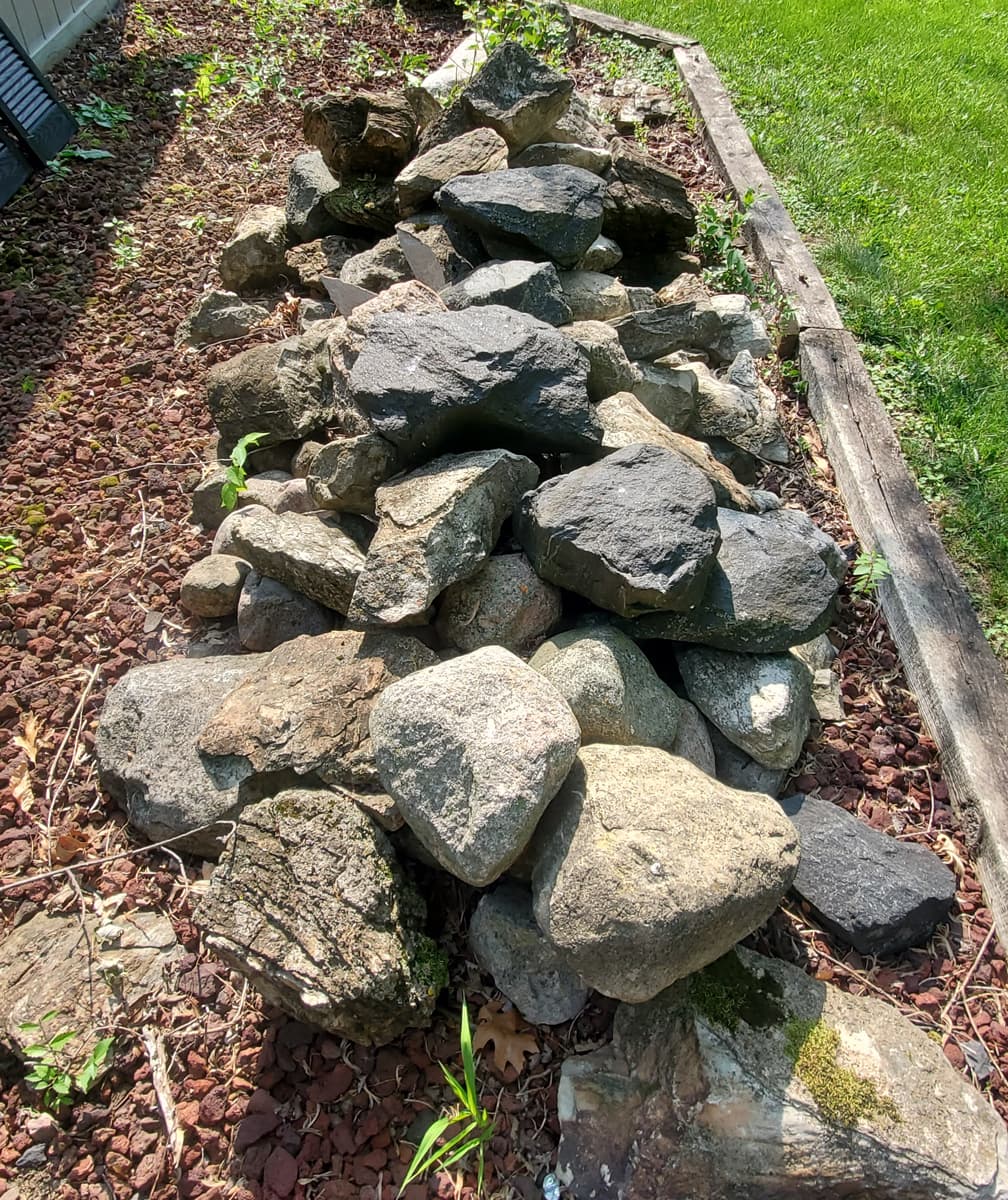 Landscaping decorative rocks and boulders, c. 6 tons total weight 3